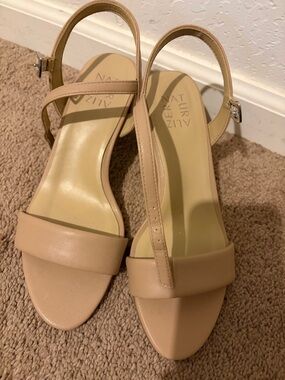Naturalizer Nude Tan Leather T-Strap Slingback Sandals size 7.5